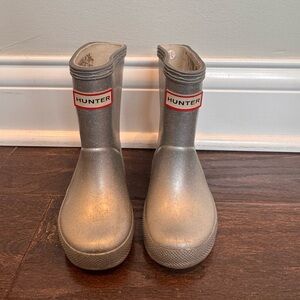 Hunter Shimmering Silver Boots